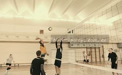 小拉什曼带球突破格林伍德防守